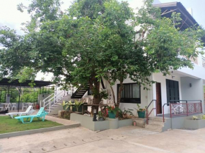 Alona WhiteHouses Resort